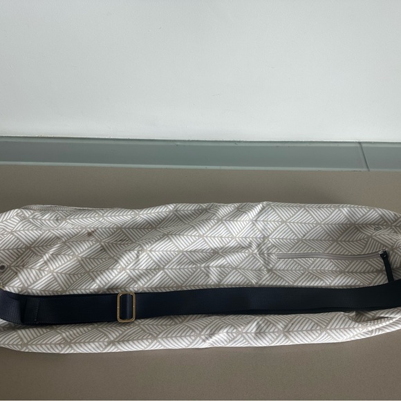 Lululemon Athletica White Travel Yoga Mat Bag - Picture 2 of 4